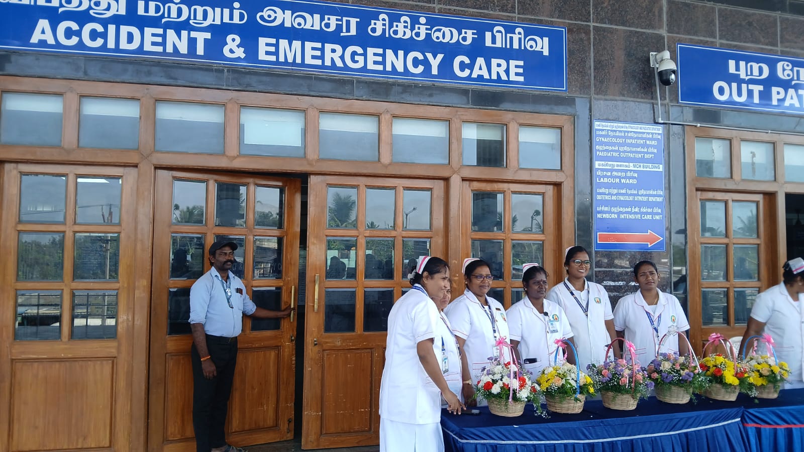 அமைச்சர்களை வரவேற்க,நோயாளிகளை தவிக்க விட்ட மருத்துவமனை?இது திருவள்ளூரில்…